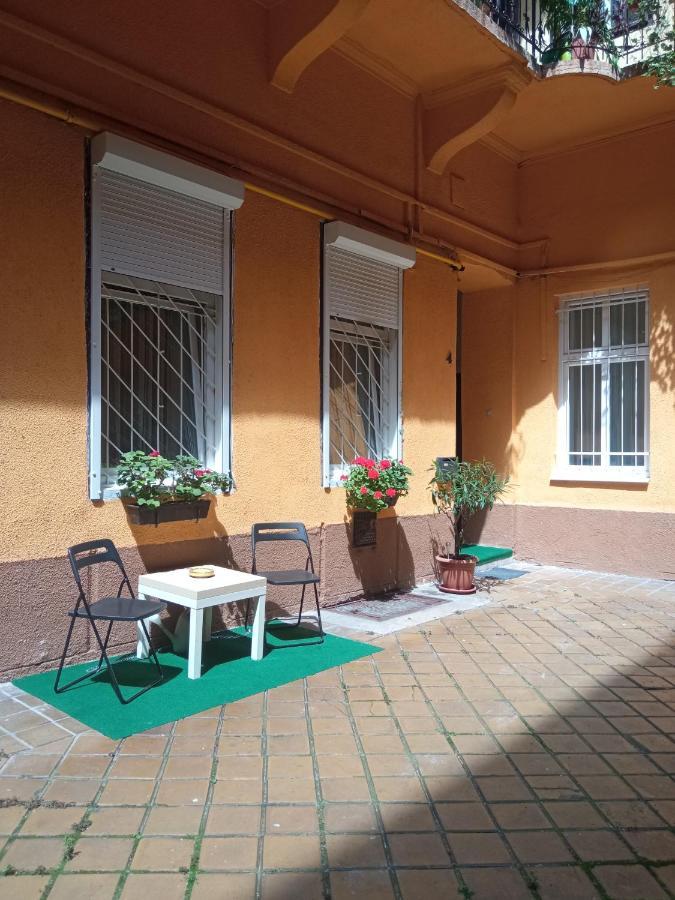 Free Parking Garage! Downtown Apartment Close To New York Cafe Budapest Exteriör bild