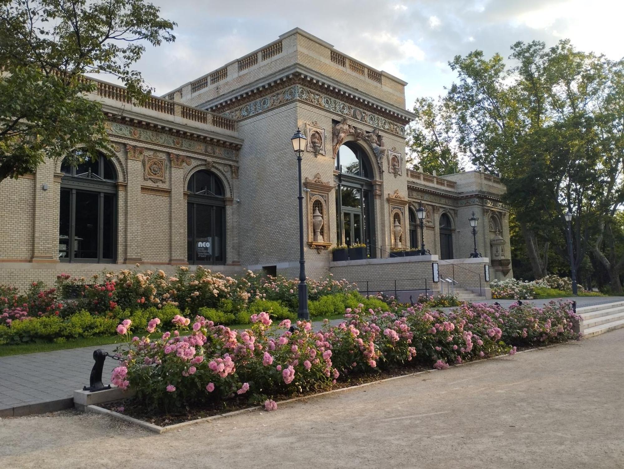 Free Parking Garage! Downtown Apartment Close To New York Cafe Budapest Exteriör bild