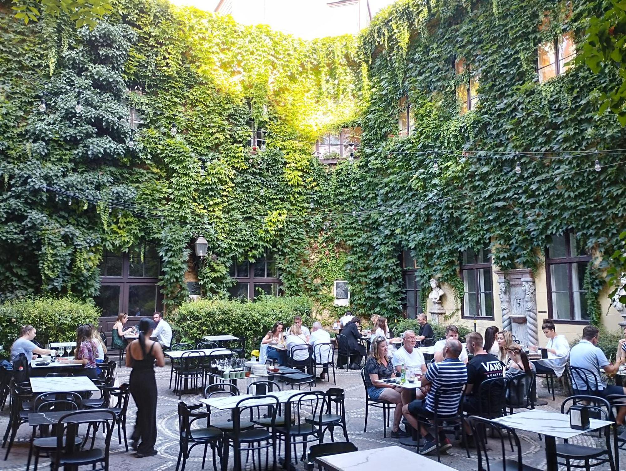 Free Parking Garage! Downtown Apartment Close To New York Cafe Budapest Exteriör bild