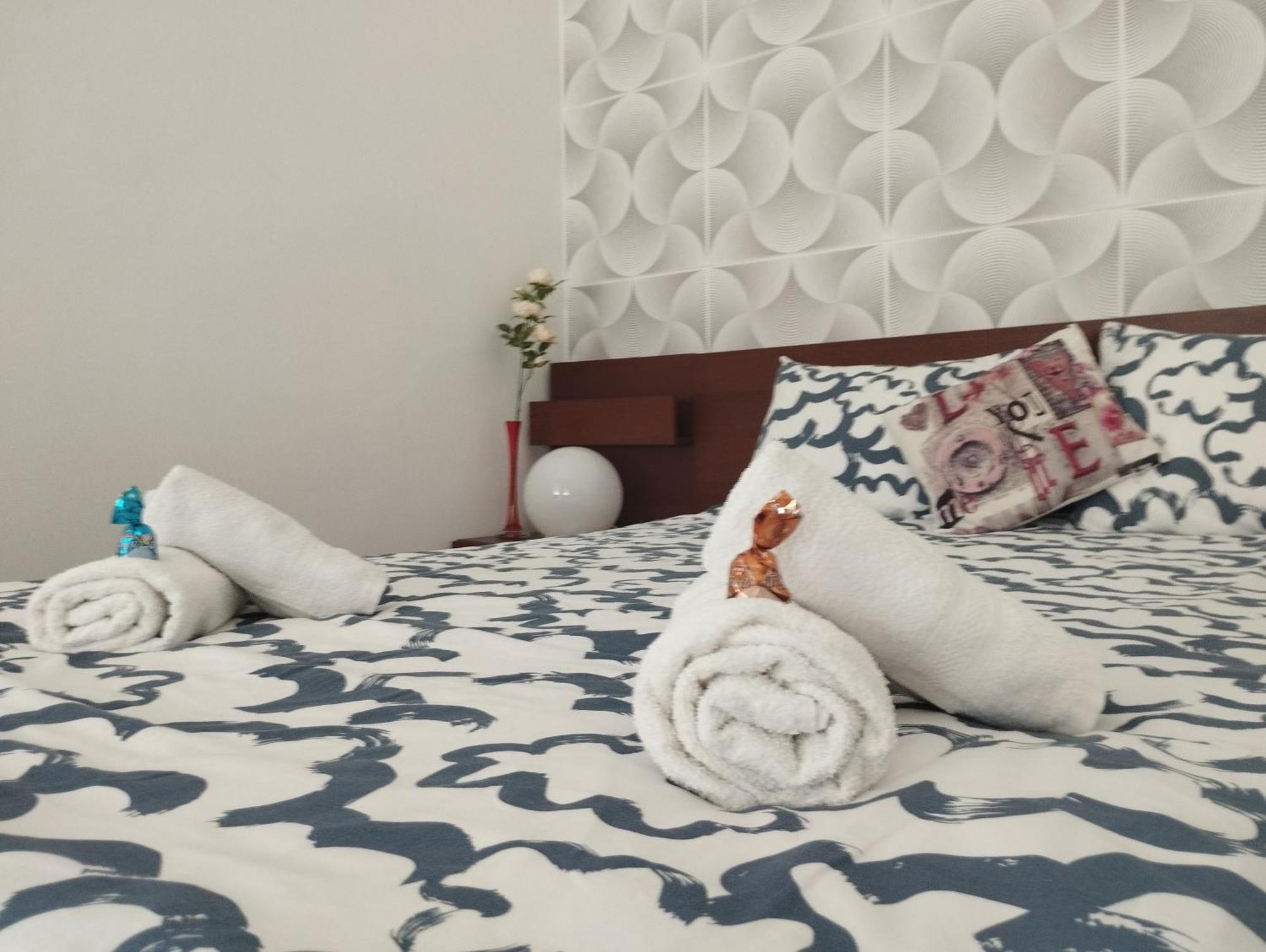 Free Parking Garage! Downtown Apartment Close To New York Cafe Budapest Exteriör bild