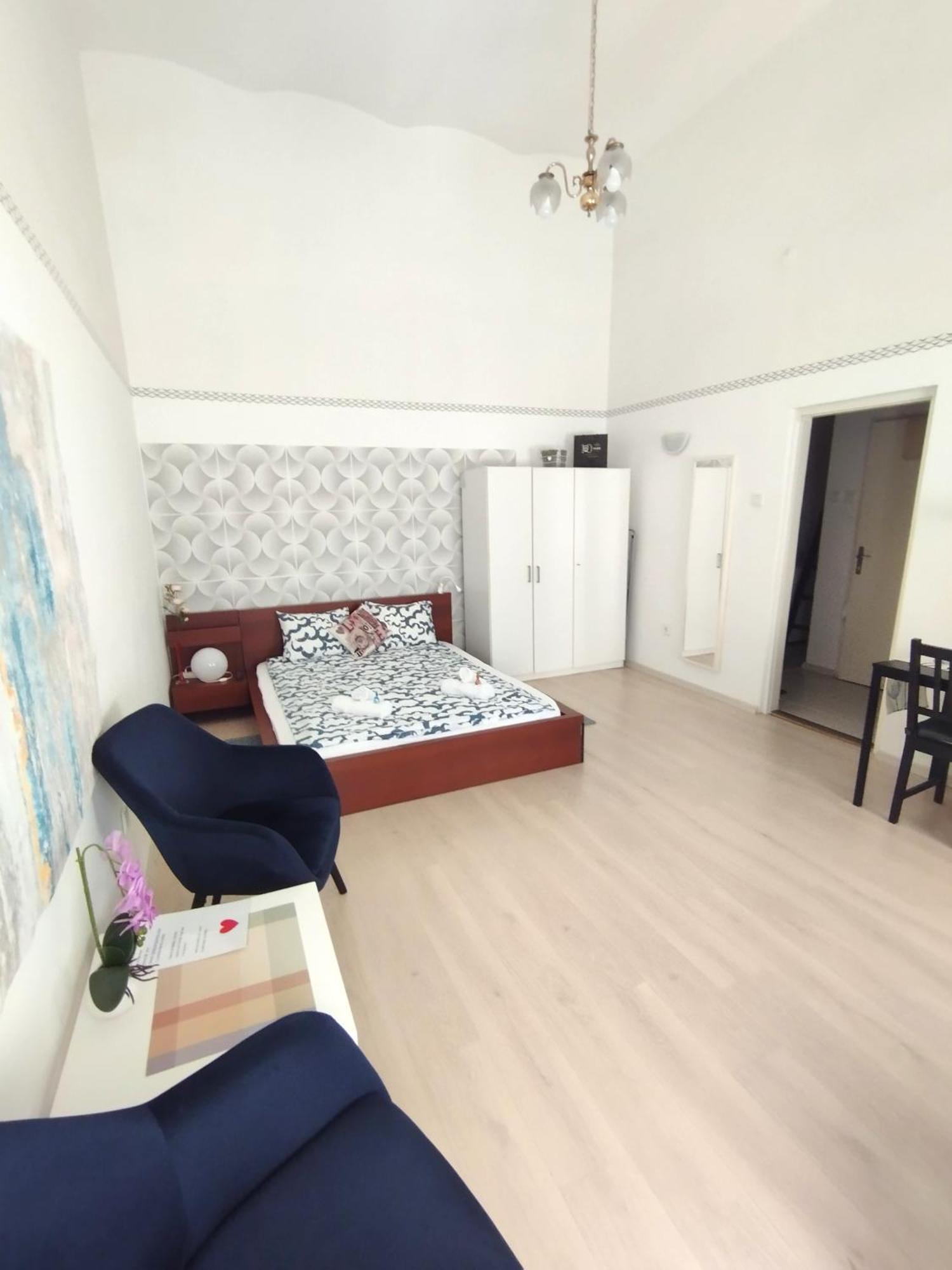 Free Parking Garage! Downtown Apartment Close To New York Cafe Budapest Exteriör bild